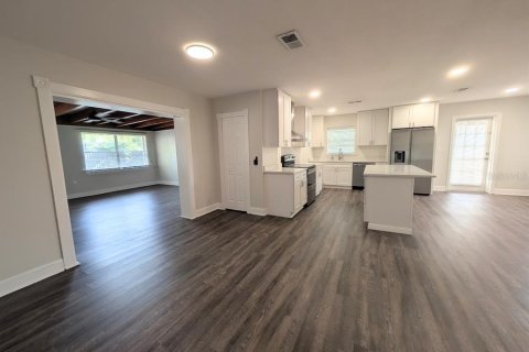 Villa ou maison à vendre à Tampa, Floride: 3 chambres, 152.27 m2 № 2199388 - photo 8