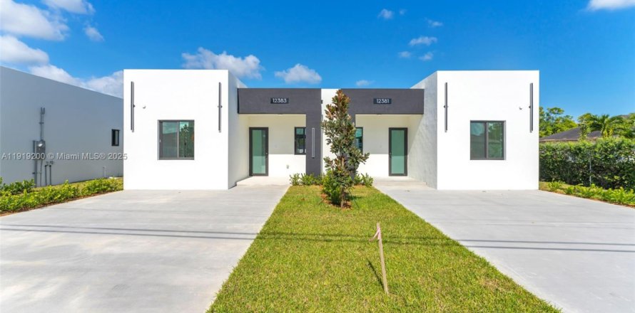 Adosado en Miami, Florida 3 dormitorios № 1974507