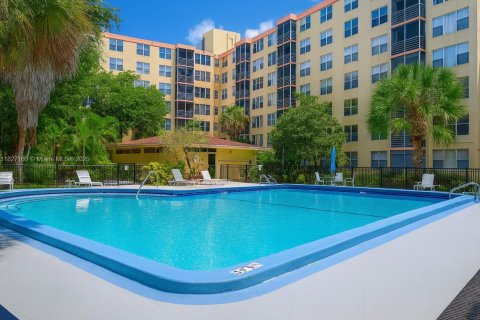 Condo in Miami, Florida, 2 bedrooms  № 1799534 - photo 16