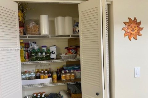 Condo in Tamarac, Florida, 2 bedrooms № 2035046 - photo 13