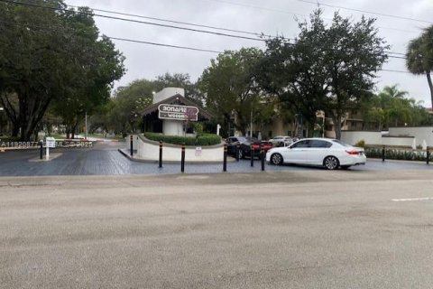 Condo in Tamarac, Florida, 2 bedrooms  № 2035046