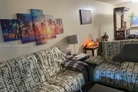 Condo in Tamarac, Florida, 2 bedrooms № 2035046 - photo 5