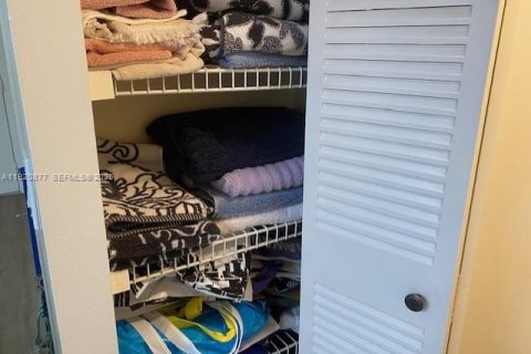 Condo in Tamarac, Florida, 2 bedrooms № 2035046 - photo 16