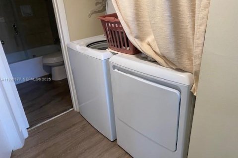 Condo in Tamarac, Florida, 2 bedrooms № 2035046 - photo 12