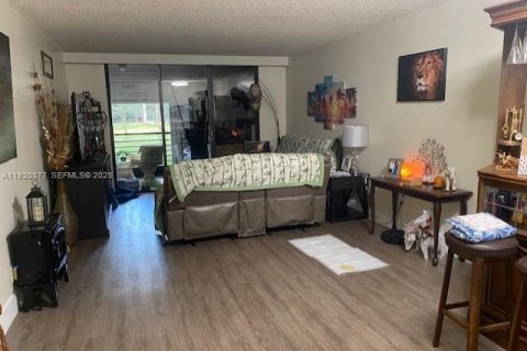 Condo in Tamarac, Florida, 2 bedrooms № 2035046 - photo 9