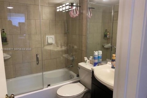 Condo in Tamarac, Florida, 2 bedrooms № 2035046 - photo 15