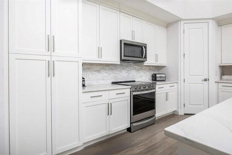 Купить виллу или дом в Кейп-Корал, Флорида 12 комнат, 339.19м2, № 1810946 - фото 24