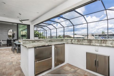 Купить виллу или дом в Кейп-Корал, Флорида 12 комнат, 339.19м2, № 1810946 - фото 13