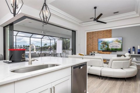 Купить виллу или дом в Кейп-Корал, Флорида 12 комнат, 339.19м2, № 1810946 - фото 21