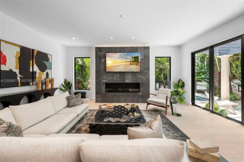 Villa ou maison à vendre à Miami, Floride: 5 chambres, 390 m2 № 2072598 - photo 15