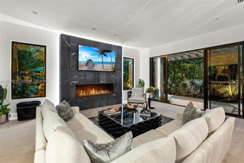 Villa ou maison à vendre à Miami, Floride: 5 chambres, 390 m2 № 2072598 - photo 11