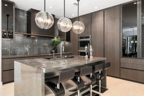 Villa ou maison à vendre à Miami, Floride: 5 chambres, 390 m2 № 2072598 - photo 5