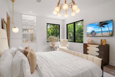 Villa ou maison à vendre à Miami, Floride: 5 chambres, 390 m2 № 2072598 - photo 28