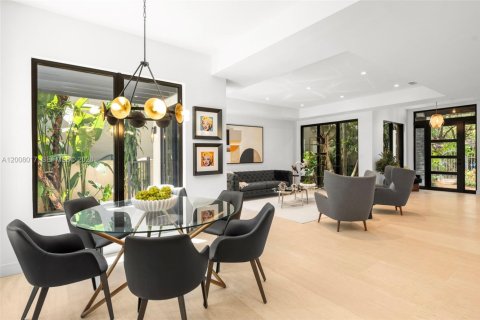 Villa ou maison à vendre à Miami, Floride: 5 chambres, 390 m2 № 2072598 - photo 21