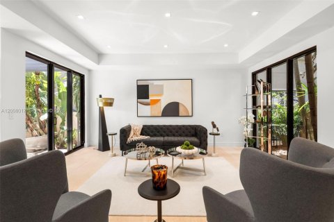 Villa ou maison à vendre à Miami, Floride: 5 chambres, 390 m2 № 2072598 - photo 17