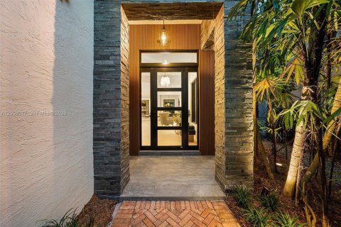 Villa ou maison à vendre à Miami, Floride: 5 chambres, 390 m2 № 2072598 - photo 3