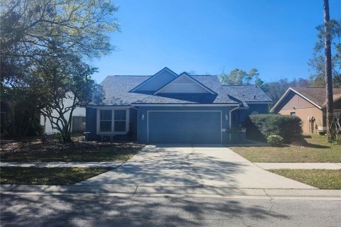 House in New Port Richey, Florida 2 bedrooms, 127.46 sq.m. № 1557626 - photo 1