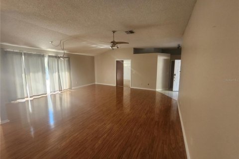 House in New Port Richey, Florida 2 bedrooms, 127.46 sq.m. № 1557626 - photo 3
