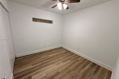 Casa en alquiler en Miami, Florida, 3 dormitorios, 158.49 m2 № 2010746 - foto 12