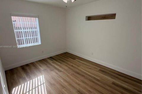 Casa en alquiler en Miami, Florida, 3 dormitorios, 158.49 m2 № 2010746 - foto 16