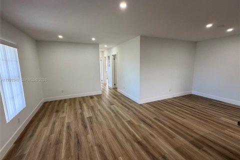 Casa en alquiler en Miami, Florida, 3 dormitorios, 158.49 m2 № 2010746 - foto 8