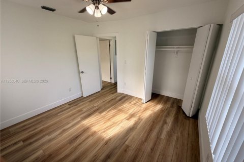 Casa en alquiler en Miami, Florida, 3 dormitorios, 158.49 m2 № 2010746 - foto 17