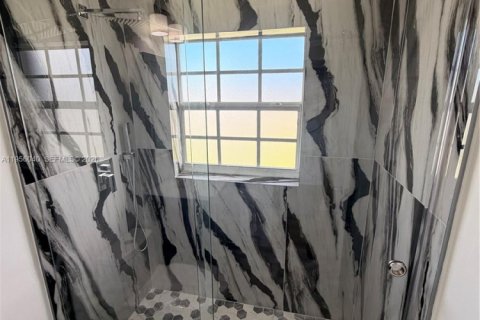 Casa en alquiler en Miami, Florida, 3 dormitorios, 158.49 m2 № 2010746 - foto 14