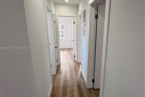 Casa en alquiler en Miami, Florida, 3 dormitorios, 158.49 m2 № 2010746 - foto 10