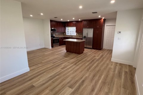 Casa en alquiler en Miami, Florida, 3 dormitorios, 158.49 m2 № 2010746 - foto 3