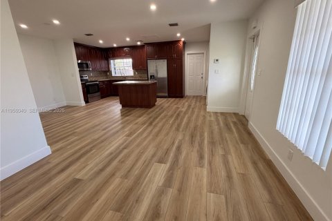 Casa en alquiler en Miami, Florida, 3 dormitorios, 158.49 m2 № 2010746 - foto 11