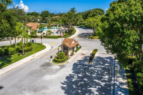 Adosado en venta en Boynton Beach, Florida, 2 dormitorios, 127.65 m2 № 1002448 - foto 1
