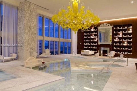 Estudio en el Condominio en Miami, Florida  № 2011242