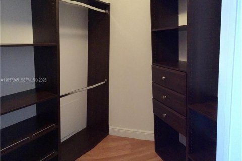 Condominio en alquiler en Miami, Florida, 55.56 m2 № 2011242 - foto 21