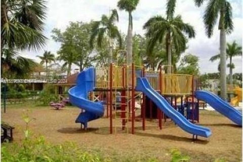 Copropriété à vendre à Doral, Floride: 2 chambres, 86.03 m2 № 1979833 - photo 12