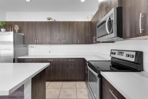 House in Homestead, Florida 4 bedrooms, 201.04 sq.m. № 2041241 - photo 11