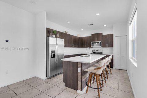 House in Homestead, Florida 4 bedrooms, 201.04 sq.m. № 2041241 - photo 7