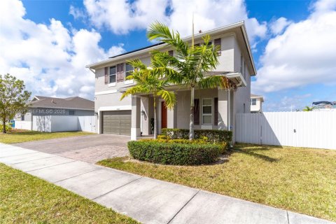 House in Homestead, Florida 4 bedrooms, 201.04 sq.m. № 2041241 - photo 3