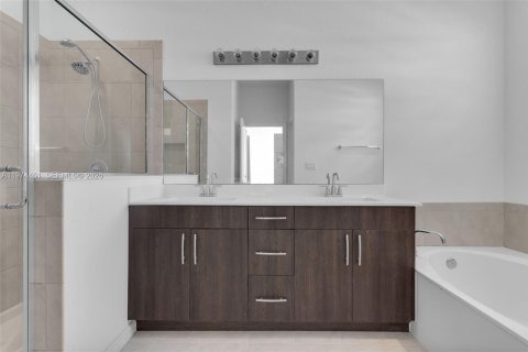 House in Homestead, Florida 4 bedrooms, 201.04 sq.m. № 2041241 - photo 19