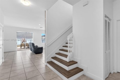 House in Homestead, Florida 4 bedrooms, 201.04 sq.m. № 2041241 - photo 4