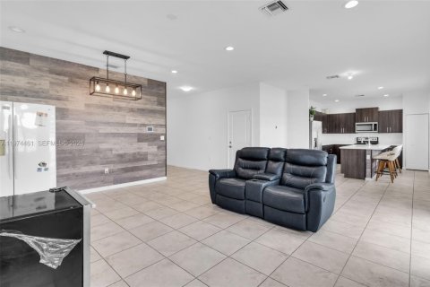 House in Homestead, Florida 4 bedrooms, 201.04 sq.m. № 2041241 - photo 8
