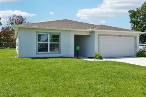 House in Weeki Wachee, Florida 4 bedrooms, 174.28 sq.m. № 2324491 - photo 2