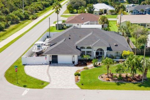 House in Port Charlotte, Florida 3 bedrooms, 280.84 sq.m. № 2366843