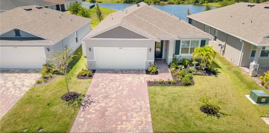 House in Sarasota, Florida 4 bedrooms, 216.74 sq.m. № 1642474