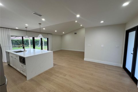 Casa en alquiler en Boca Raton, Florida, 4 dormitorios, 141.21 m2 № 2074772 - foto 3