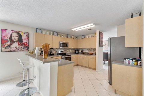 Villa ou maison à vendre à Miramar, Floride: 4 chambres, 231.42 m2 № 2066531 - photo 9