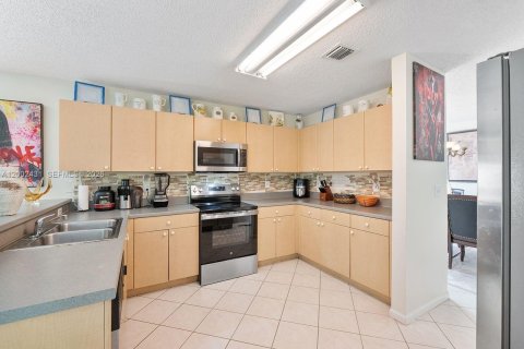 Villa ou maison à vendre à Miramar, Floride: 4 chambres, 231.42 m2 № 2066531 - photo 11