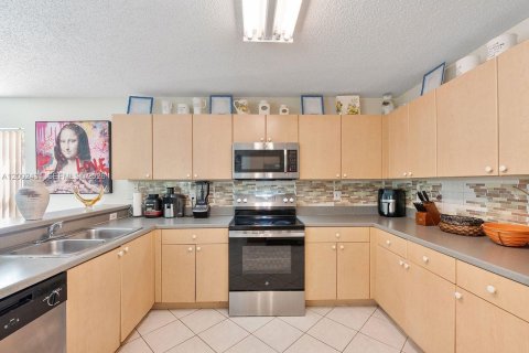 Villa ou maison à vendre à Miramar, Floride: 4 chambres, 231.42 m2 № 2066531 - photo 8