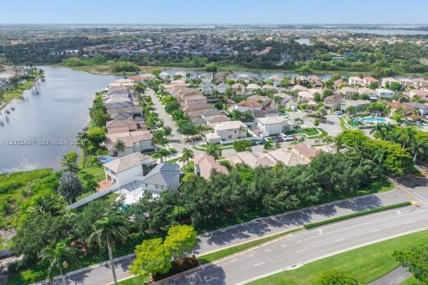 Villa ou maison à vendre à Miramar, Floride: 4 chambres, 231.42 m2 № 2066531 - photo 4