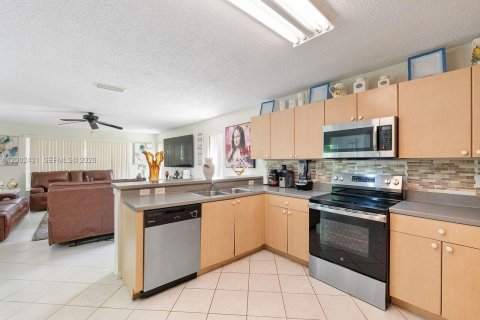 Villa ou maison à vendre à Miramar, Floride: 4 chambres, 231.42 m2 № 2066531 - photo 10