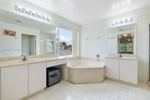 Villa ou maison à vendre à Miramar, Floride: 4 chambres, 231.42 m2 № 2066531 - photo 21